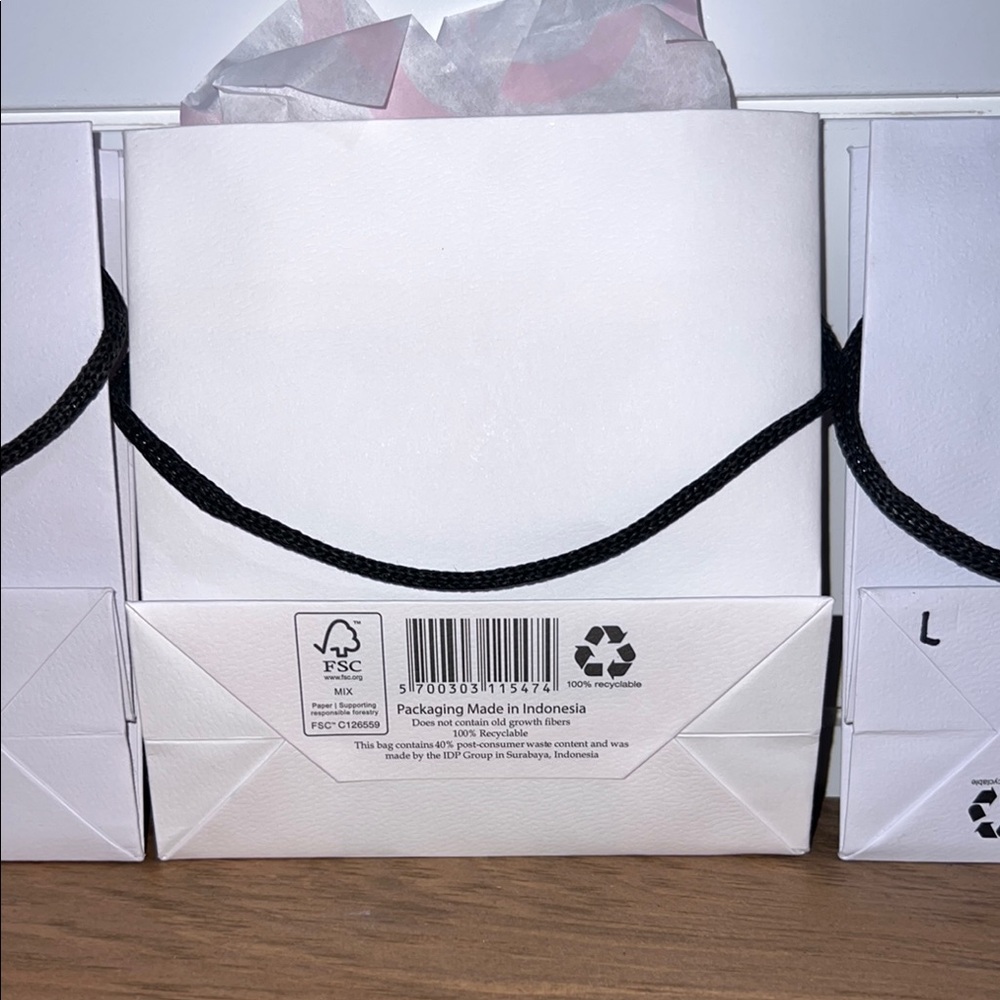 Pandora Elegant White Gift Bags With Pink Interior and Pandora Tissue Paper. - Picture 7 of 16